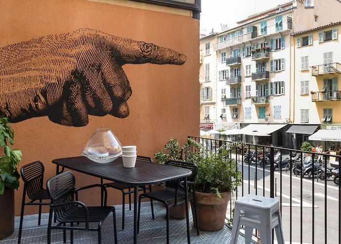 Du Pin Port Nizza