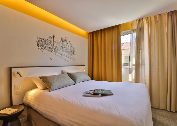 Du Pin Port Szálloda Nizza